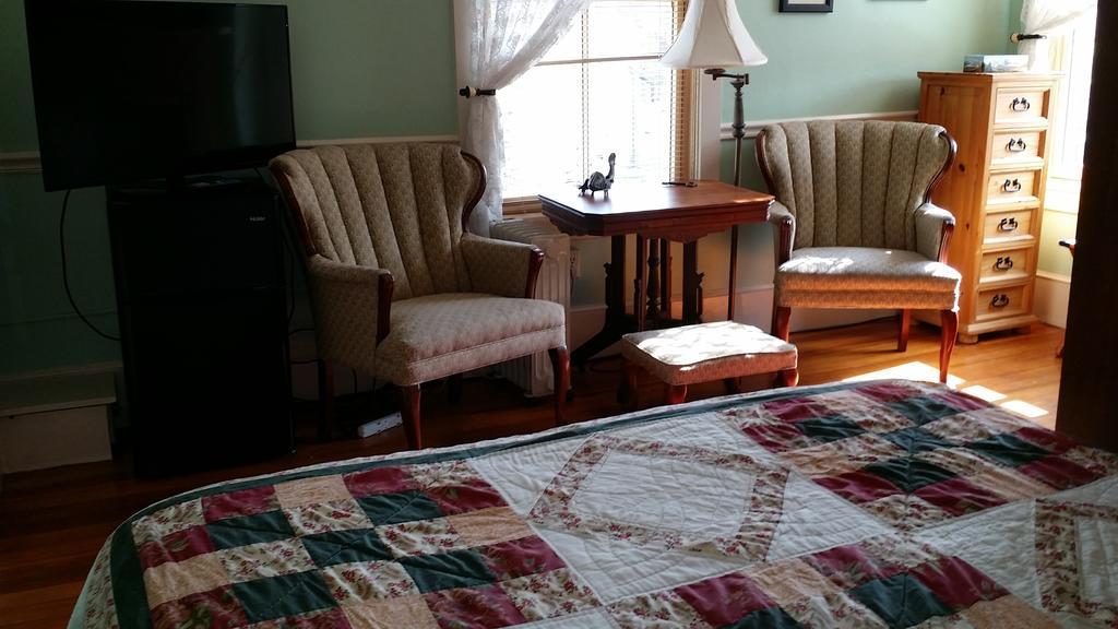 The Burbank Rose Bed & Breakfast Torre di Newport